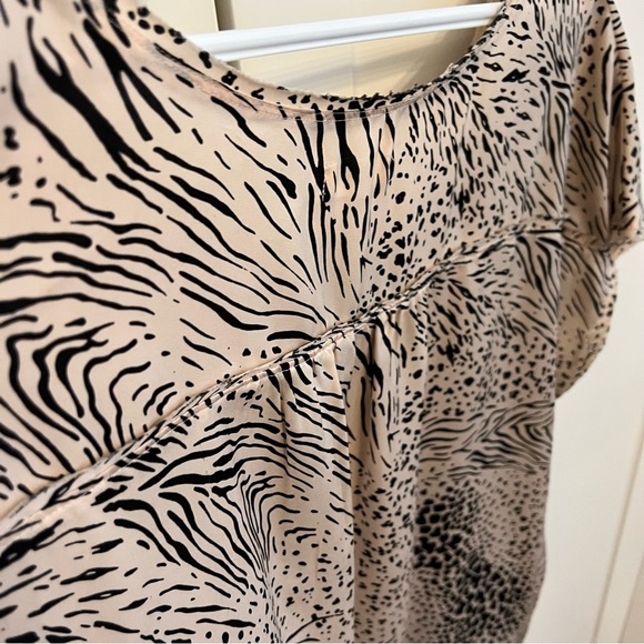 Urban Outfitters Black and White Cheetah/Zebra Print Blouse, Size M - Picture 5 of 6